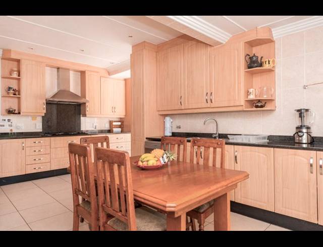 4 BEDROOM HOUSE FOR SALE IN SOUTH KENSINGTON